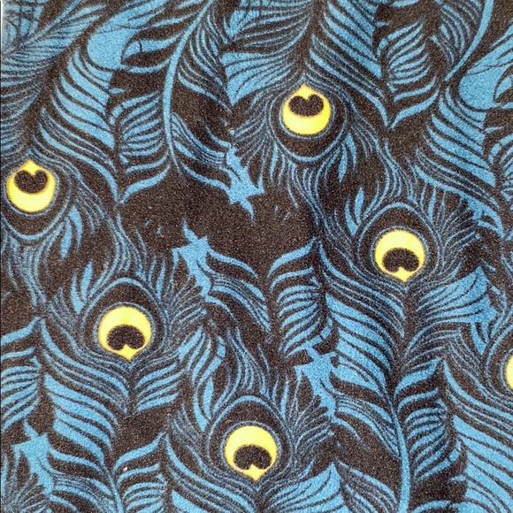 LuLaRoe One Size Leggings• Peacock Feather 🪶 Print 🖤💛🩵 - Picture 2 of 6